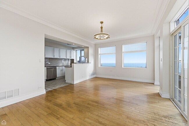 Foto del edificio - 7301 N Sheridan Rd