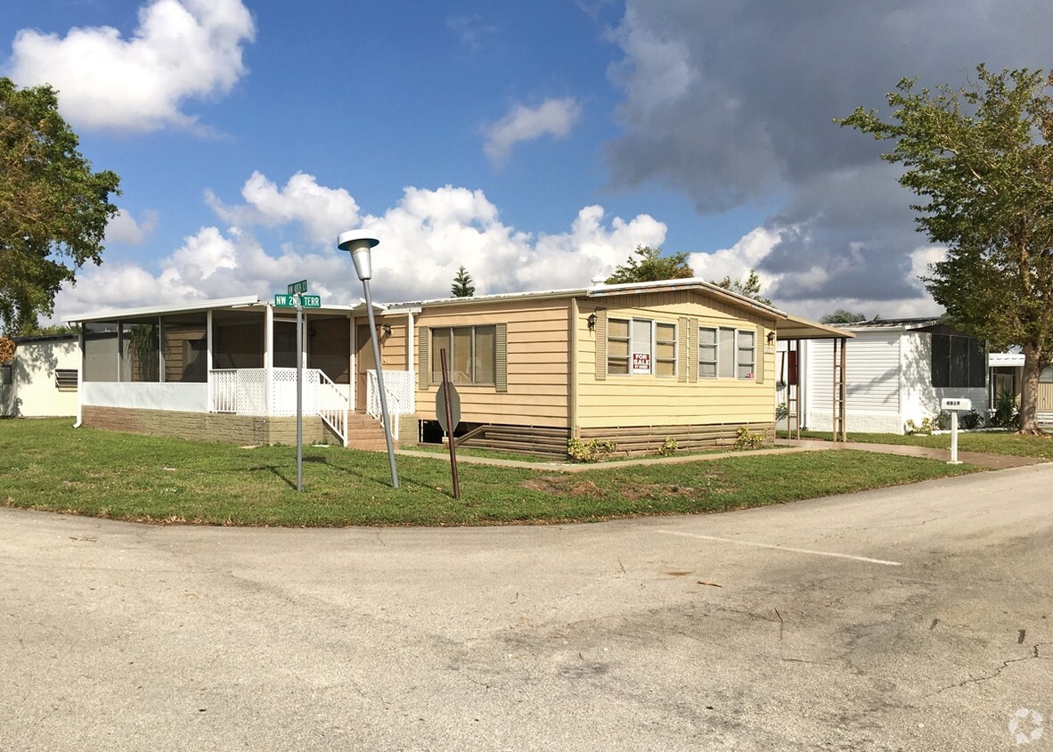 Primary Photo - Country Knoll Manufactured Home Community