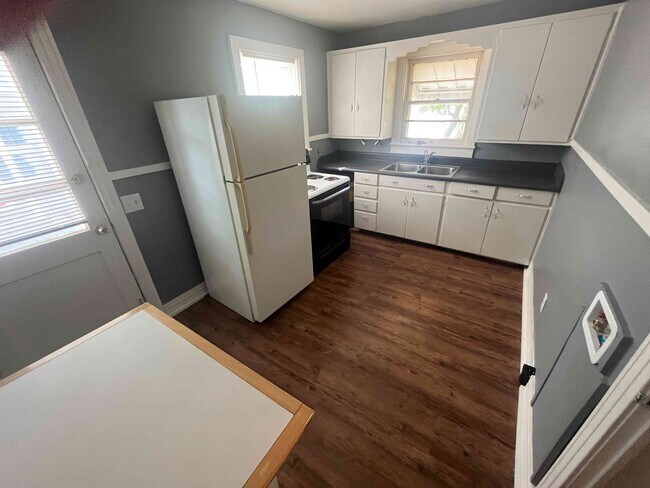 Foto del edificio - 817 Moulton St E