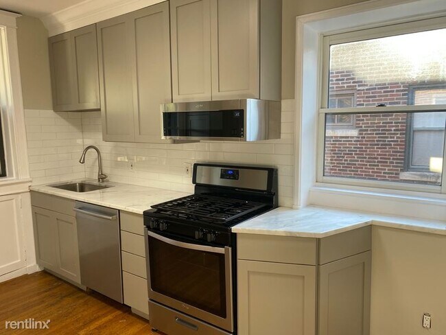 Building Photo - 3 br, 2 bath Condo - 6330 S Rosebury Ave 3...
