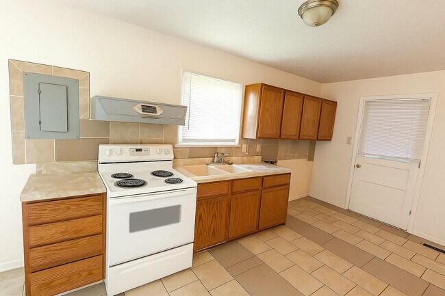 Foto del edificio - 4071 Sawyer St