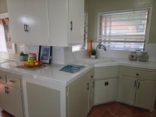 kitchen - 1315 S Orange Dr
