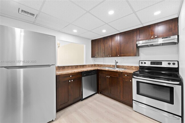 Foto del edificio - 16740 NE 9th Ave