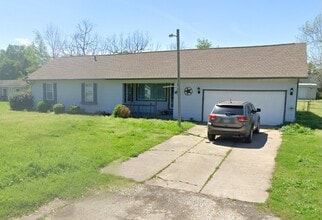 Building Photo - 160 E Darby St