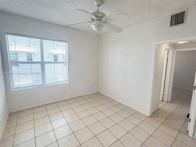 Building Photo - 1218 Drexel Ave