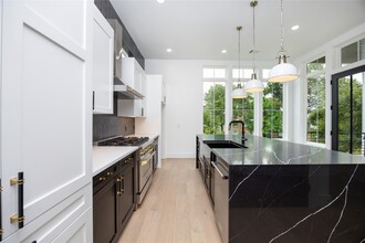 Building Photo - 1911 Lauderdale St