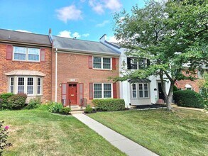 Building Photo - 5988 Queenston St