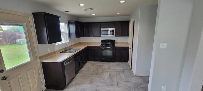 Foto del edificio - 5518 Rustling Gates Ln