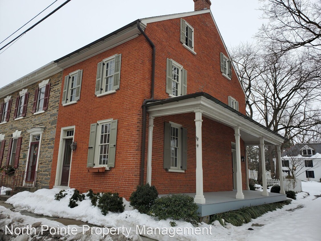Primary Photo - 4 br, 1.5 bath House - 124 W. Main St.
