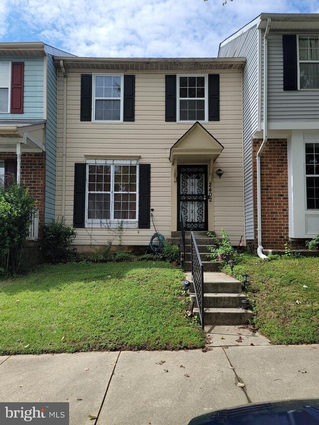 Primary Photo - 2402 W Rosecroft Village Cir