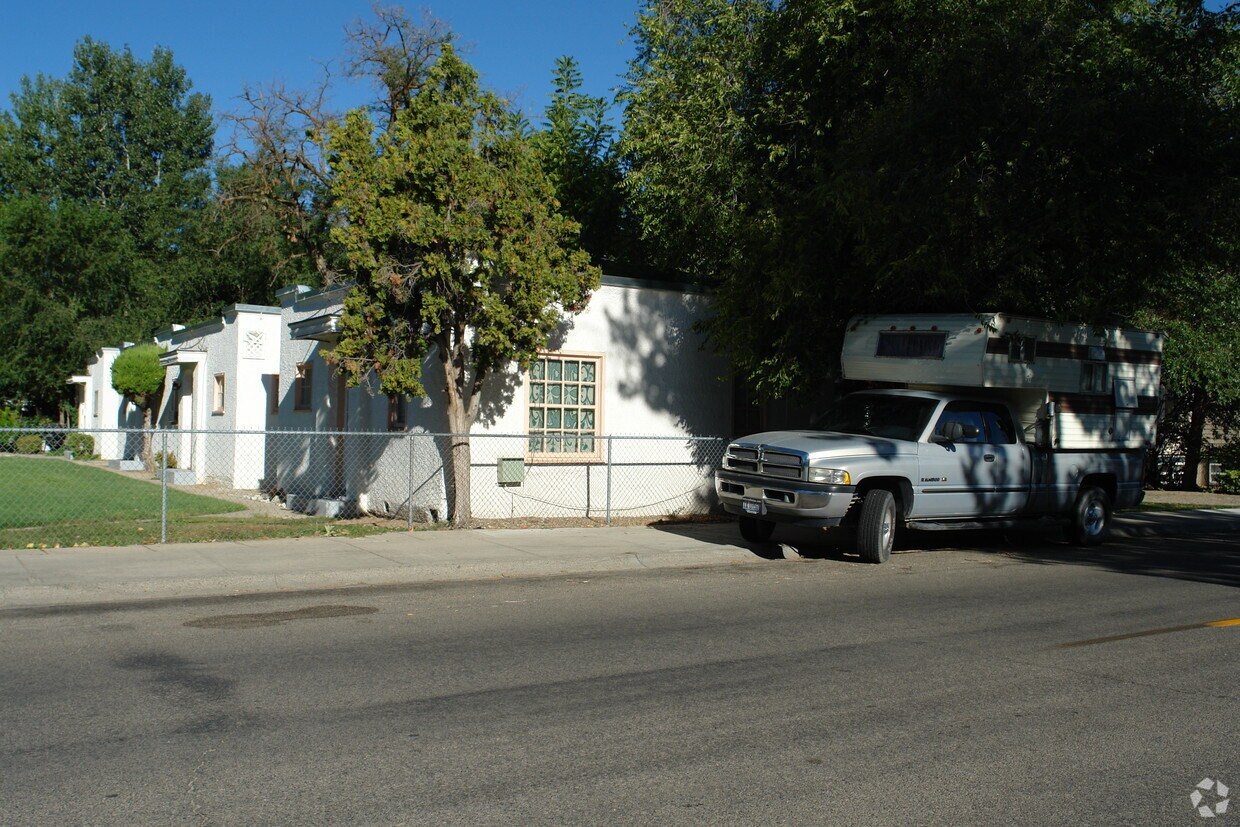 Foto del edificio - Peasley Apartments