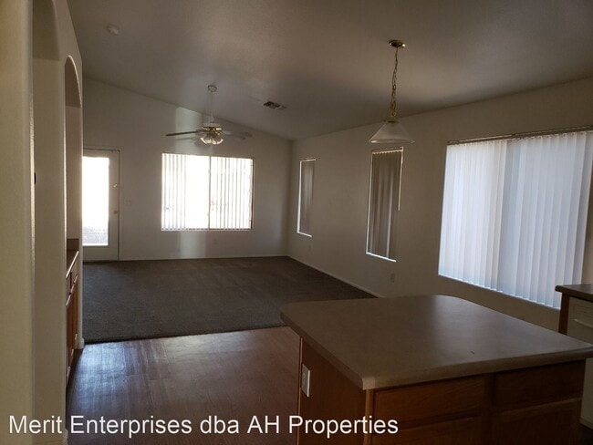Foto del edificio - 4 br, 2.5 bath House - 12422 W SAN JUAN AVE