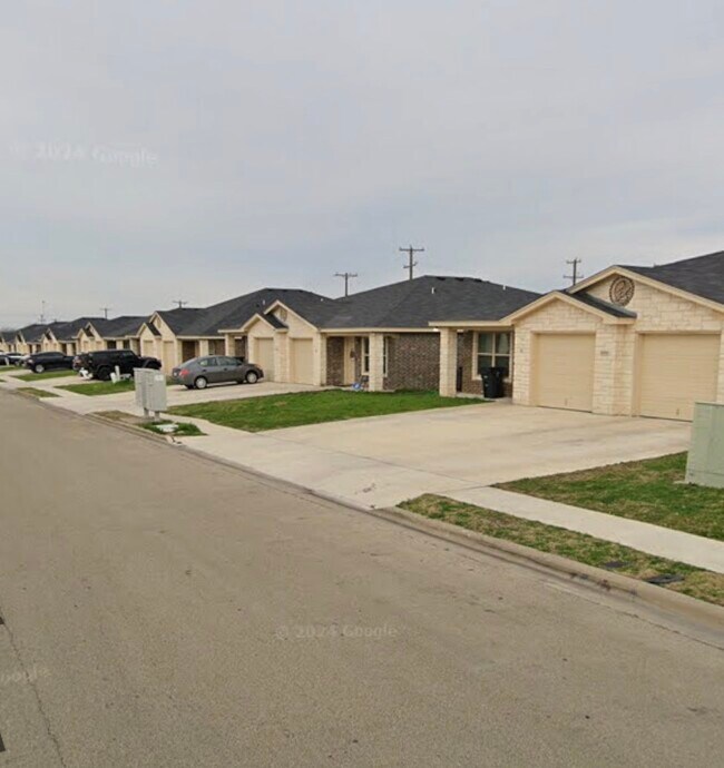 Foto del edificio - 4304 Ivory Ln