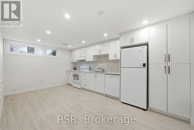 Photo du bâtiment - 27 Kingsview Blvd