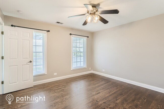 Foto del edificio - 10N700 Oak Ridge Drive, Elgin, IL, 60123