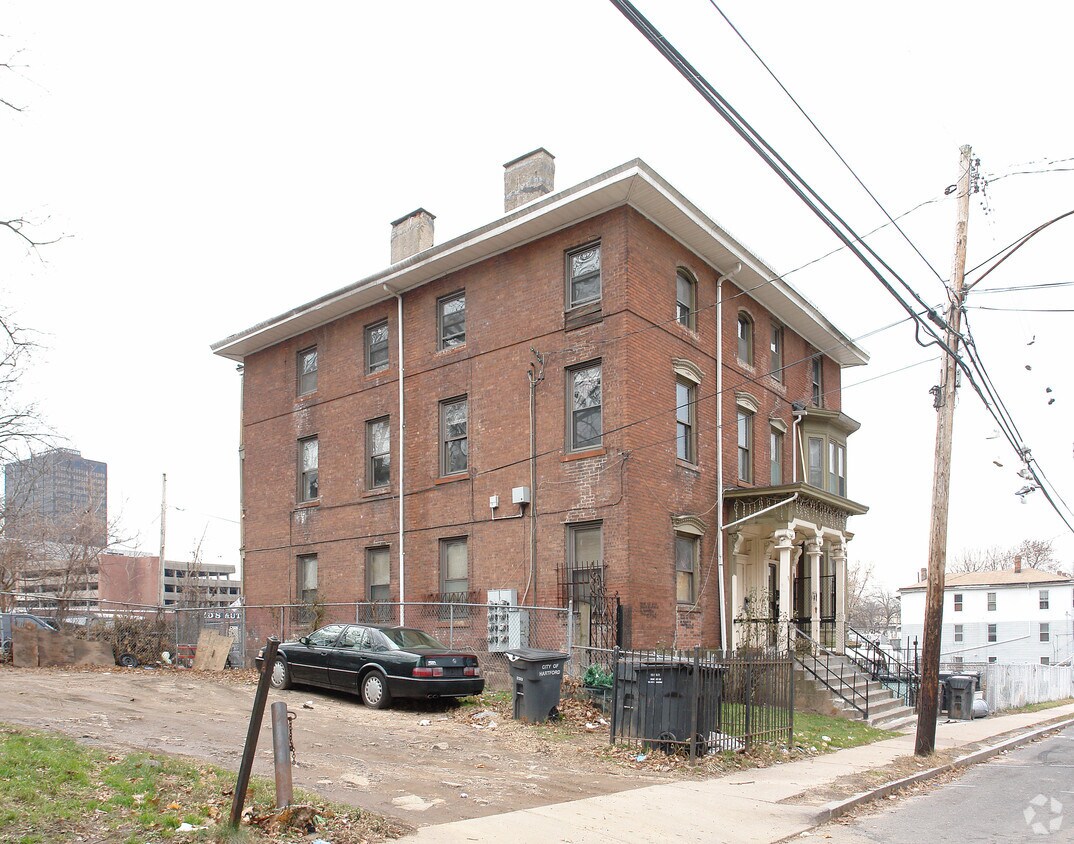 Building Photo - 11-13 Liberty St