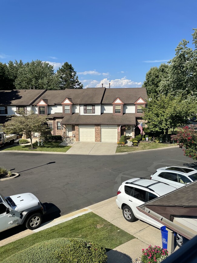 Building Photo - 30 Greensward Ln