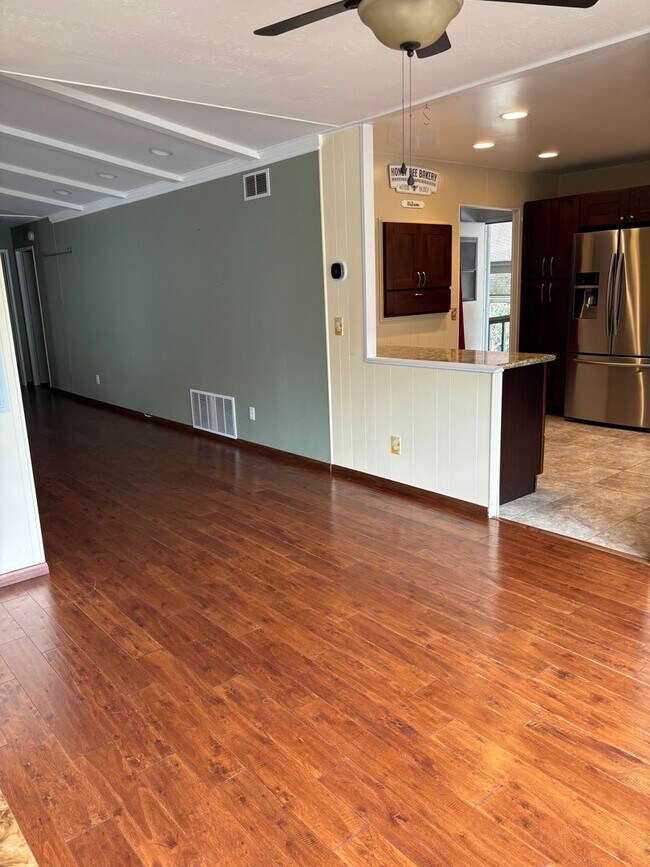 Building Photo - Manufactured home in 55+ community in Cham...