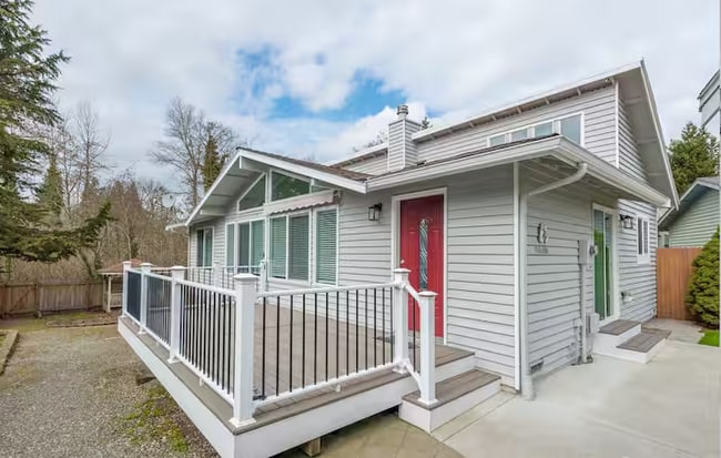 Building Photo - 9232 1st Dr SE