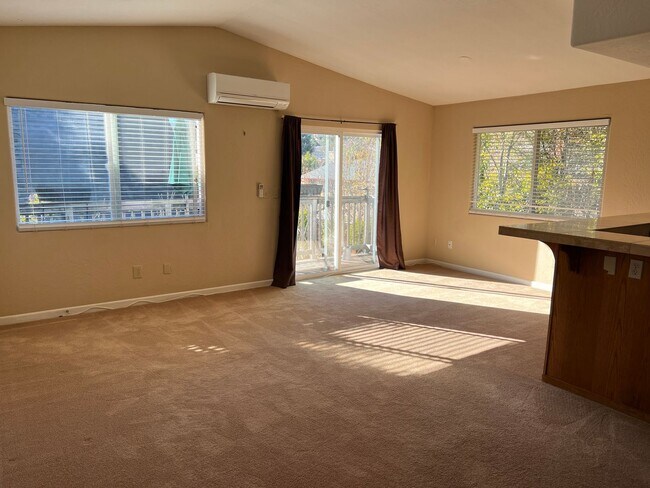 Building Photo - Cozy 1-bed, 1-bath Retreat in Scotts Valley!