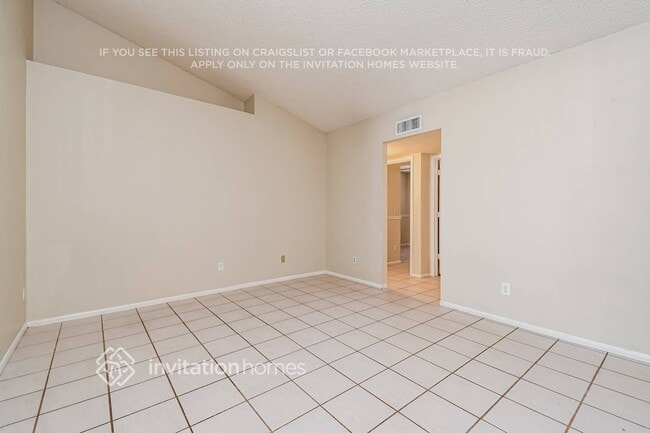 Building Photo - 128 W Indigo St