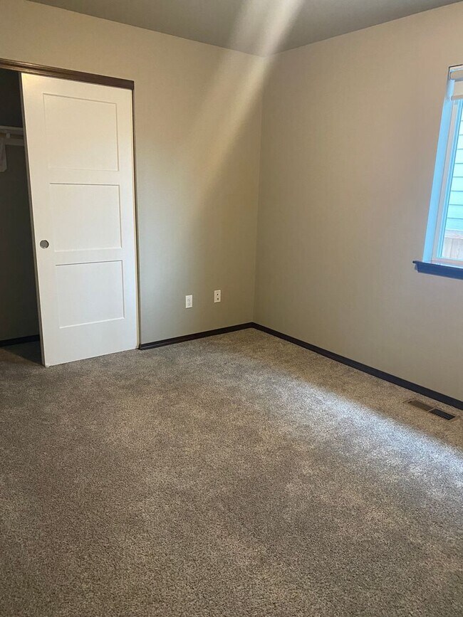 Foto del edificio - Newer 3 Bedroom/ 2 Bath Home