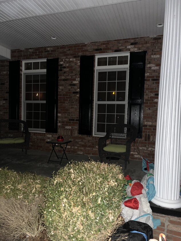 Building Photo - 1702 S Dallas Ln