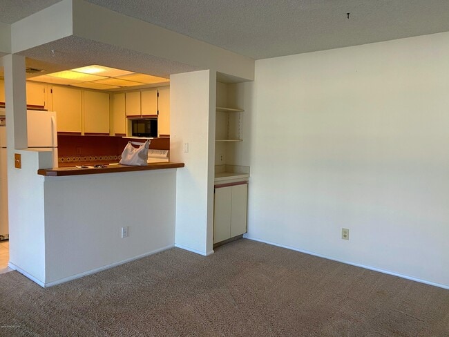 Building Photo - 987 Sonesta Ave NE