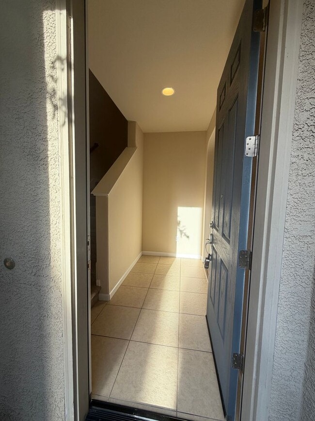 Building Photo - 9026 Crescenda Ln