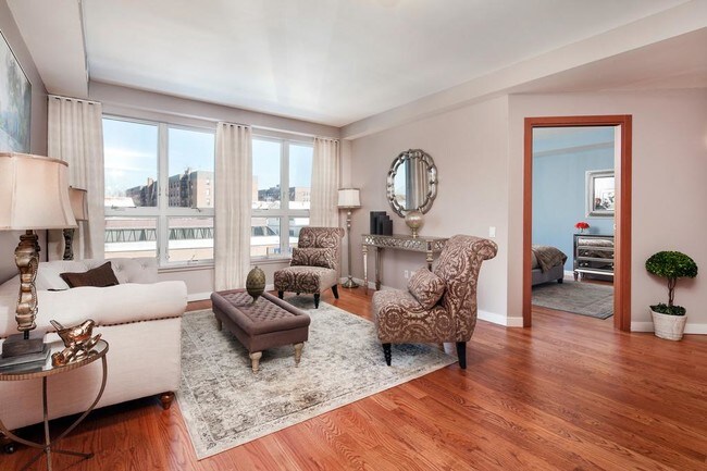 Foto del edificio - 3112 Emmons Ave