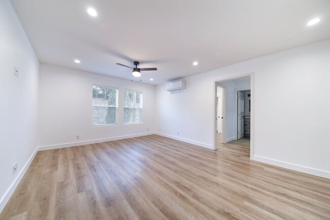 Building Photo - 1655 W Malvern Ave