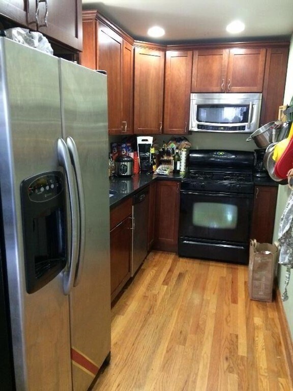 Foto del edificio - 241 W 3rd St