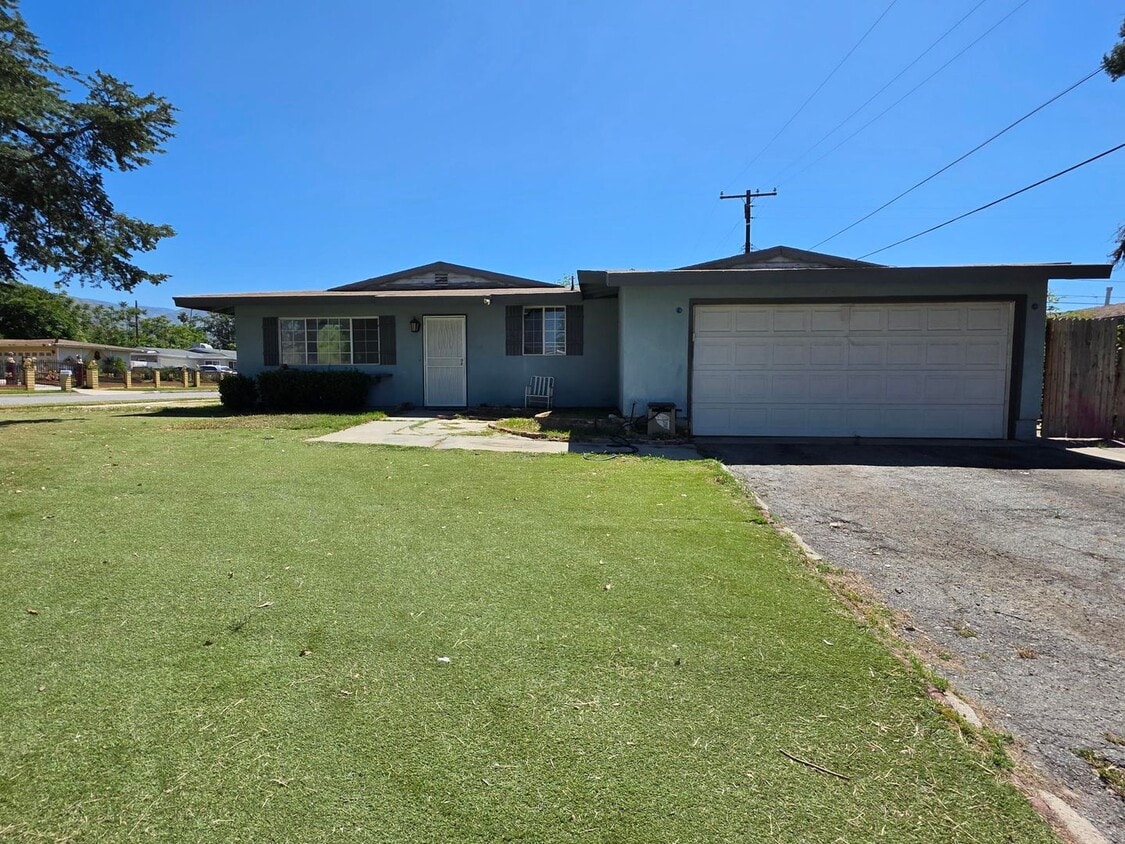 Primary Photo - Charming 3-Bedroom Home on Spacious Corner...