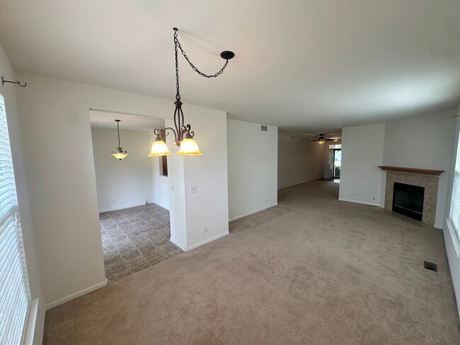 Foto del edificio - 1445 Cambria Dr