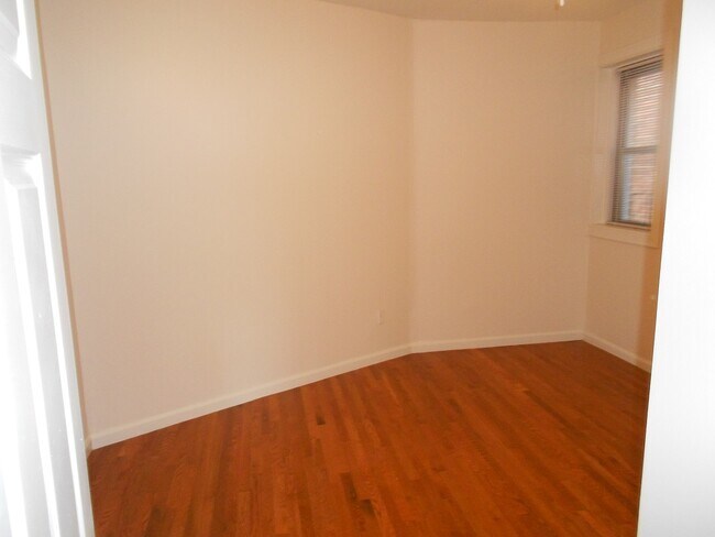 Foto del edificio - 33 Edgerly Rd