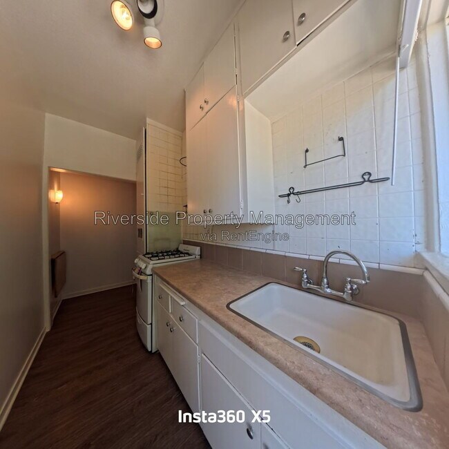 Building Photo - 4566 Orange St