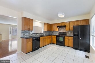 Building Photo - 14061 Oxbridge Inn Ct