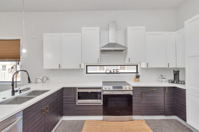Foto del edificio - 3439 Reeves St