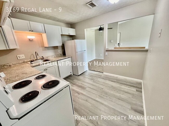 Building Photo - 3169 Regal Ln