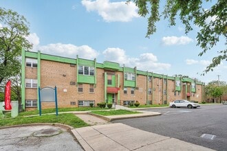Building Photo - Marshall Square Apartments