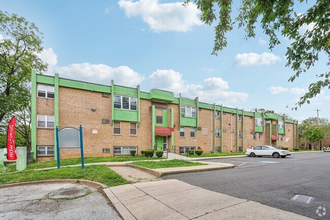 Building Photo - Marshall Square Apartments