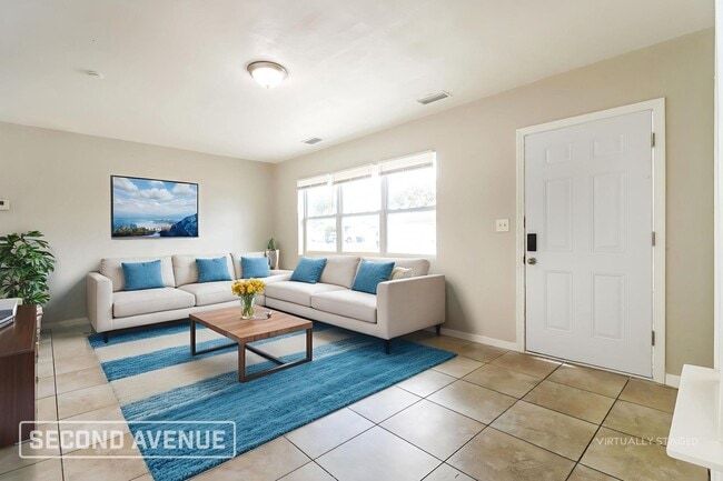 Building Photo - 712 S Highland Ave