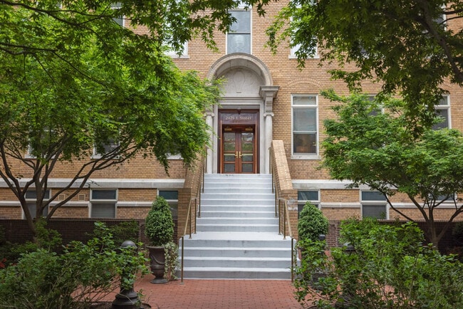 Building Photo - 2425 L St NW