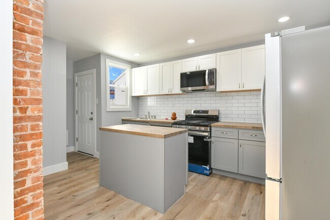 Building Photo - 1709 48th St