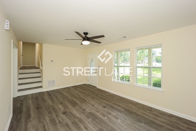 Building Photo - REDUCED! - NOW OFFERING FIRST FULL MONTH F...