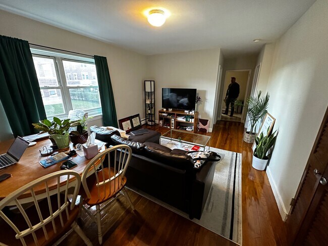 Building Photo - 349A Pleasant St