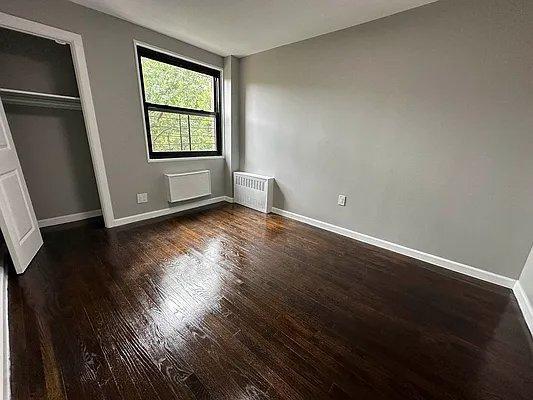 Foto del edificio - 2 bedroom in BRONX NY 10467