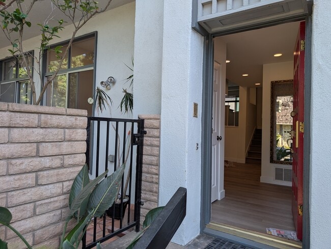 Building Photo - 4775 La Villa Marina