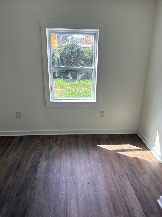 Building Photo - 617 W 41st St