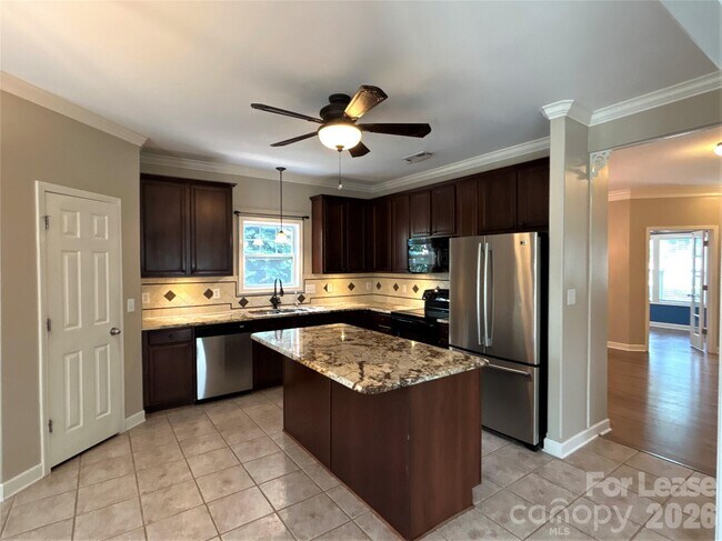 Foto del edificio - 4406 Overbecks Ln